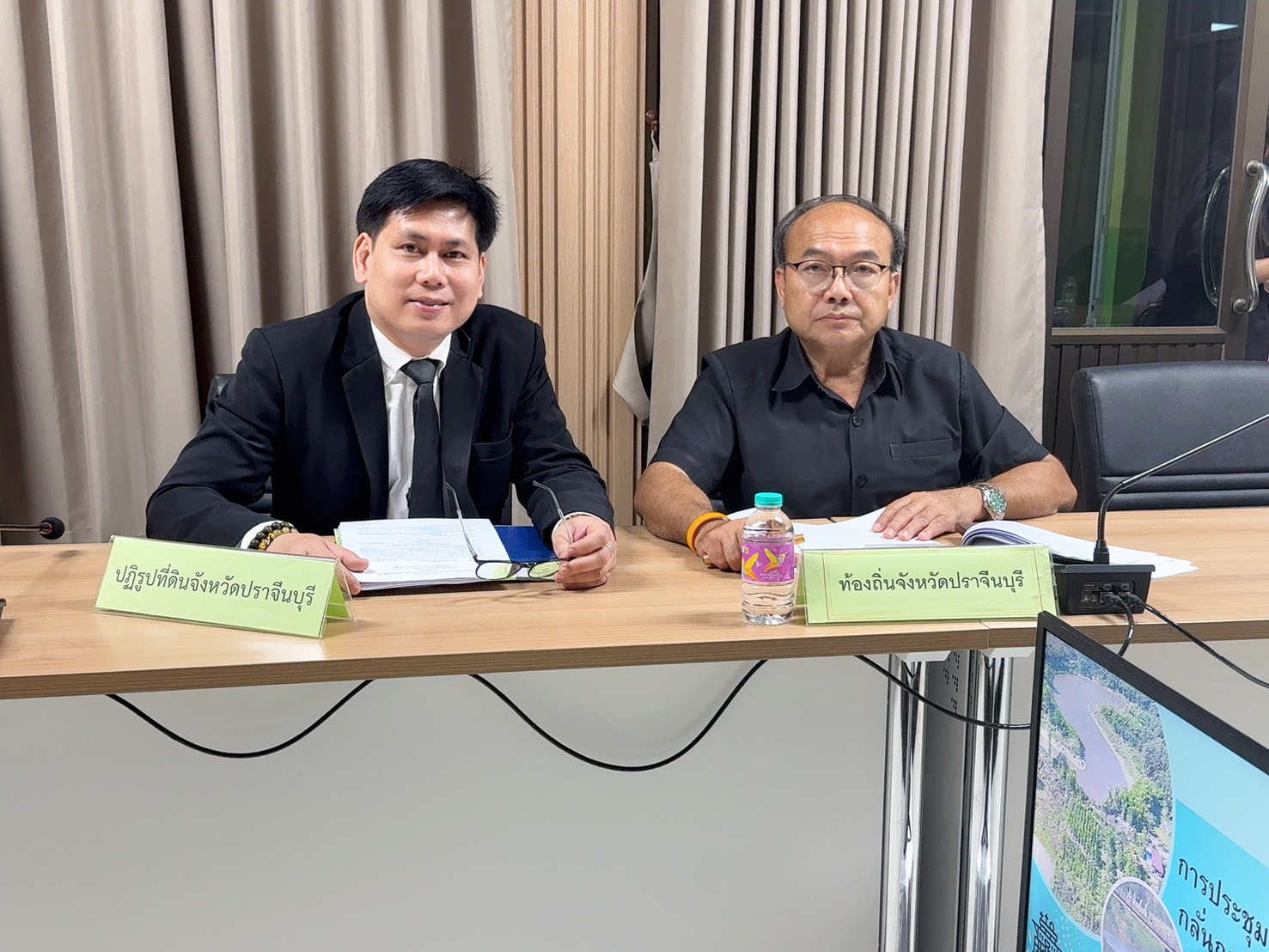 title - วันพฤหัสบดีที่ 18 ธันวาคม 2568 เวลา 10.30 น. นายวิทูล ประดิษฐบุญ ปฏิรูปที่ดินจังหวัดปราจีนบุรี เข้าร่วมการประชุม คณะกรรมการพิจารณากลั่นกรองการขอขุดลอกแหล่งน้ำสาธารณประโยชน์ที่ตื้นเขิน